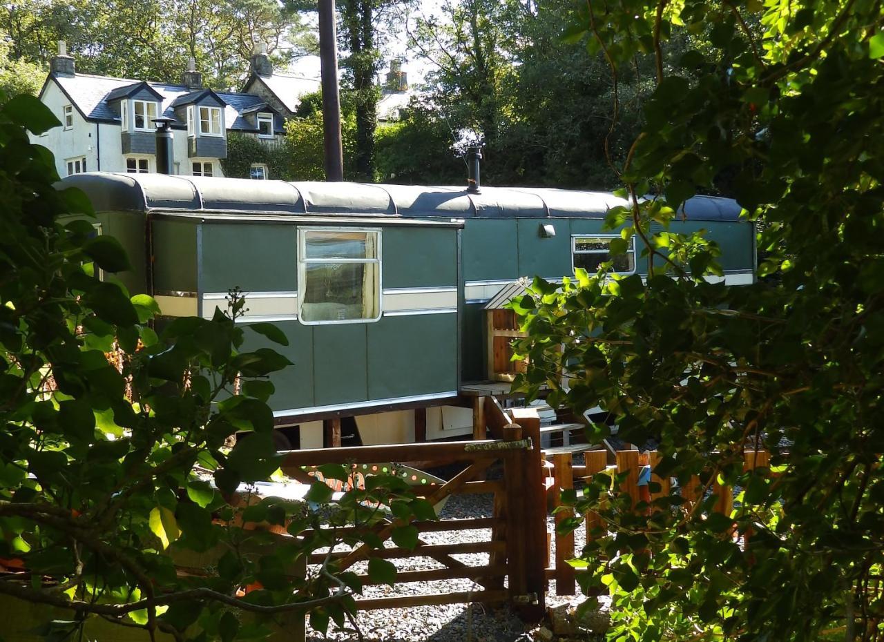 Showman'S Wagon At Coed Cae Hotel Dolgellau Bagian luar foto