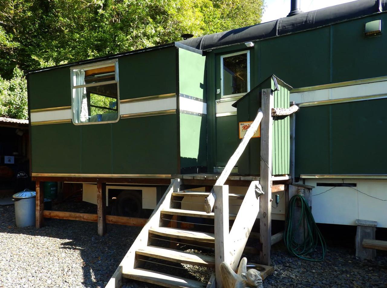 Showman'S Wagon At Coed Cae Hotel Dolgellau Bagian luar foto